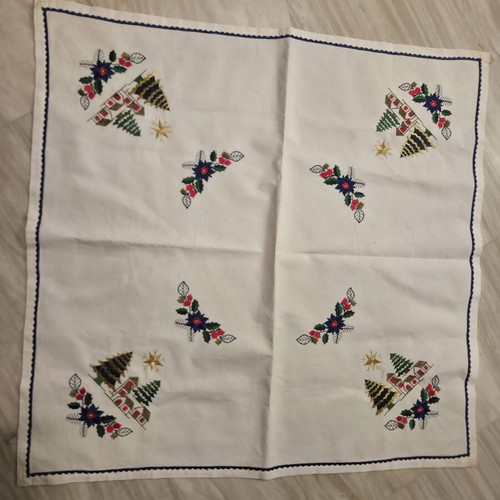 Handmade table runner like new with Christmas design