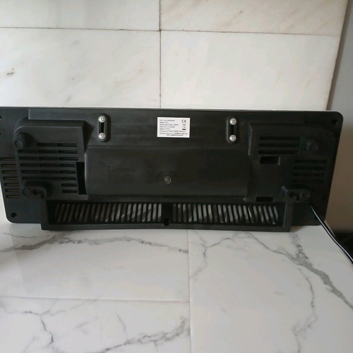 Wall-mounted 2000W heater with remote control, like new