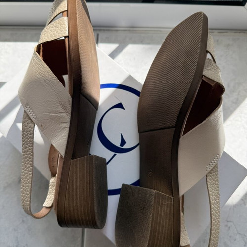 Lola Canales women's sandals size 38 like new, beige
