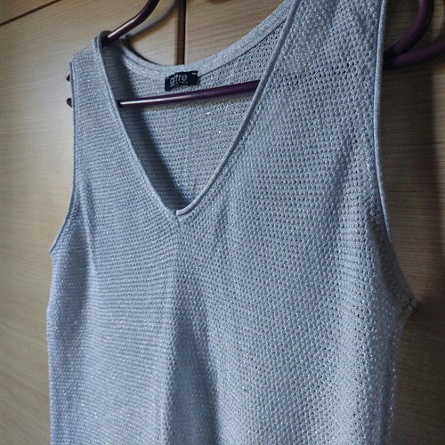 Oltre knitted sleeveless silver top like new, size Medium