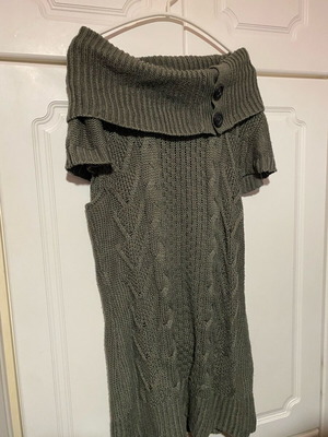 Knitted dress short-sleeved with buttons like new, grey khaki
