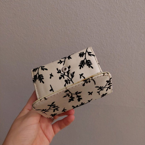 Women vintage white shoulder bag with wallet like new