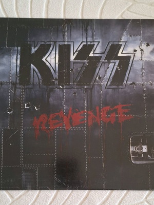 Kiss Revenge vinyl LP like new