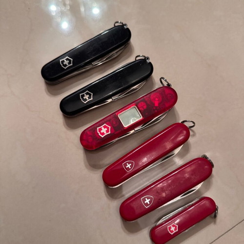 Victorinox Swiss Army Knives set of 5 like new