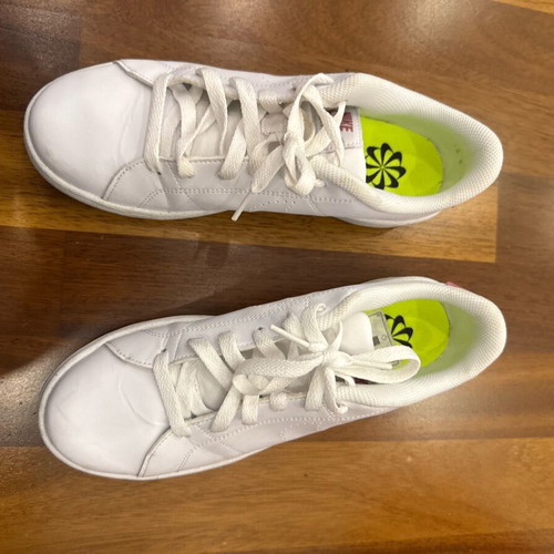 Nike Court Royal 2 Nature sneakers σε αρκετά καλή κατάσταση, μέγεθος 39, άσπρα με ροζ λεπτομέρειες