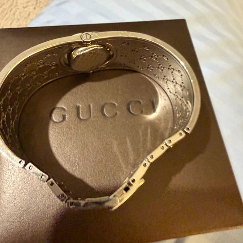 Gucci Twirl women's watch like new, model YA112501, silver