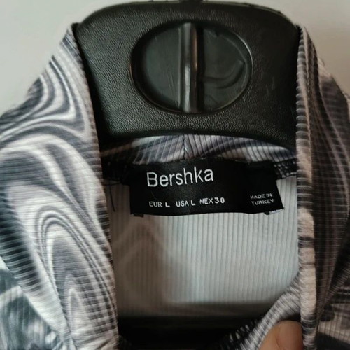 Bershka Abstract Print Crop Top like new, gray and white, size L