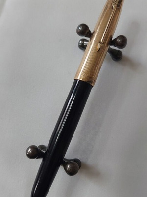 Parker 51 fountain pen used with 14k gold nib black