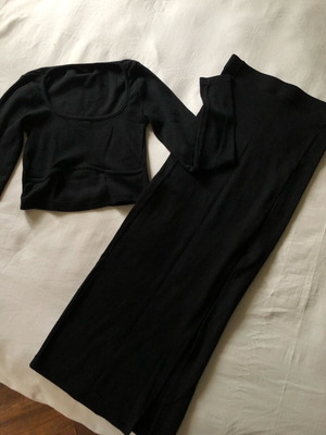 Women's short blouse and skirt set like new, black