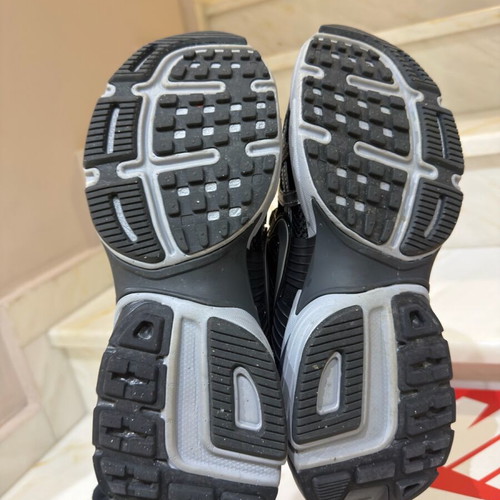 Nike V2K run athletic shoes like new, size 40.5, black and silver