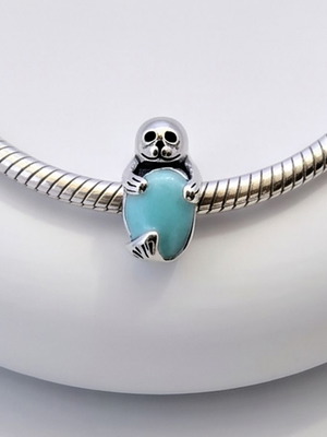 Charm Seal S925 Silver with Iridescent Glass