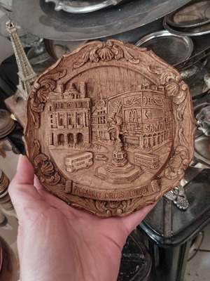 Decorative resin wall plate Piccadilly Circus London like new