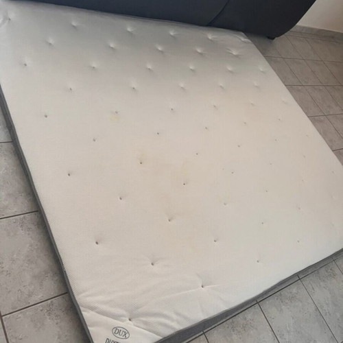 Mattress 180x200 like new with minor yellow marks