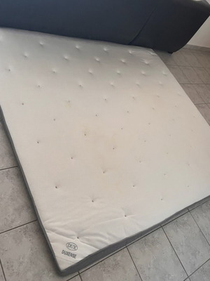 Mattress 180x200 like new with minor yellow marks