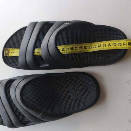 Reef Oasis men's slides black like new, size USA 8 (40-41)