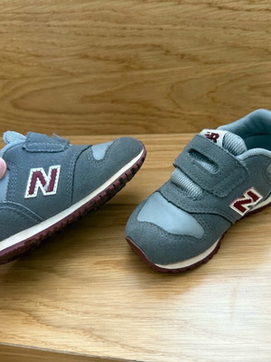 New Balance 373 kids sneakers lightly used, size 22.5, gray and red
