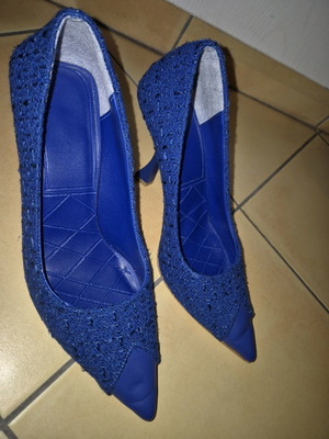 Iris Shoes blue pump like new, 9 cm heel