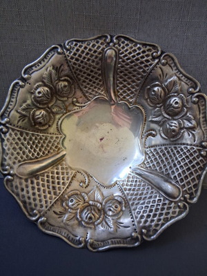 Vintage χειροποίητη φοντανιέρα με ανάγλυφα τριαντάφυλλα, σαν καινούργιο