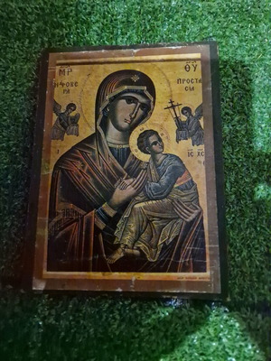 Εικόνα μεταχειρισμένη με τη Θεοτόκο να κρατά τον Χριστό και άγγελο