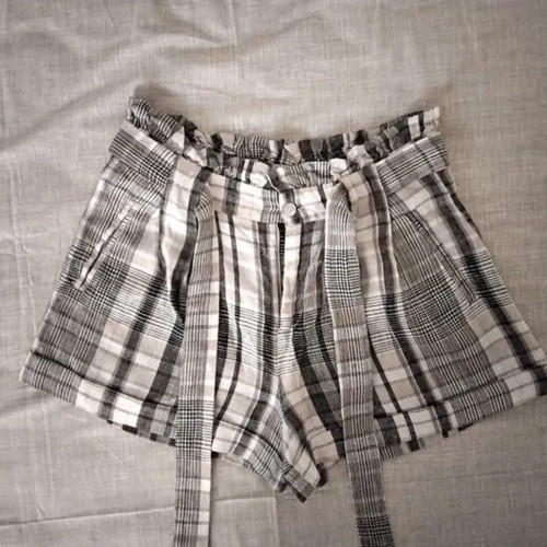 Linen high-waisted shorts Innocent like new, gray plaid with fabric belt