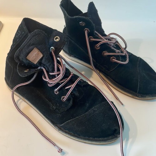 TOMS Thea women's black suede ankle boots like new, size 40