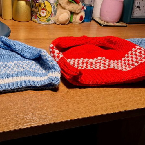 Knitted hats used, pack of 3 pieces