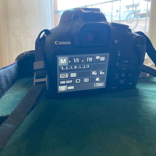 Canon DSLR EOS2000D with two lenses like new, Shutter Count 176