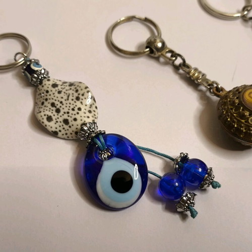 Set of 3 keychains like new with Meteora, evil eye and religious images
