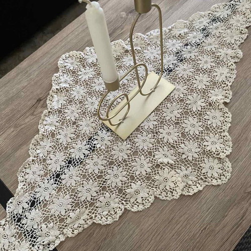 Handmade rhombus-shaped table runner