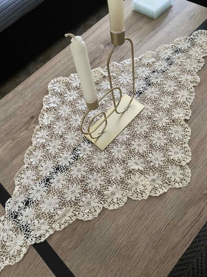 Handmade rhombus-shaped table runner