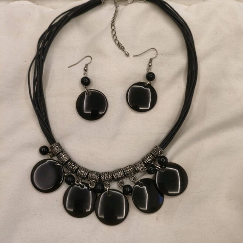 Necklace and earrings set like new, black and silver