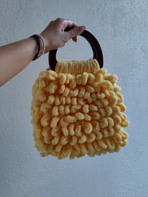 Puffy bag μεσαίου μεγέθους, κίτρινη, χειρός