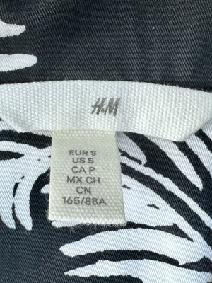 H&M women's mini dress tropical print black and white size S like new