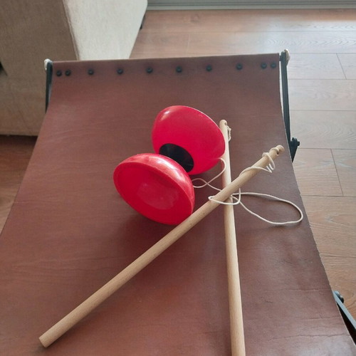 Diabolo toy red