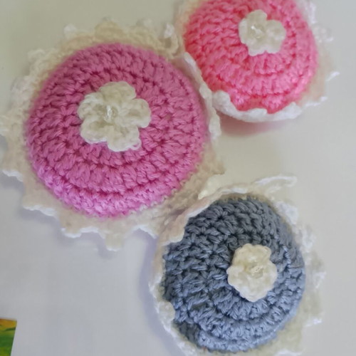 Knitted ornaments new, diameter 12-11-10 cm