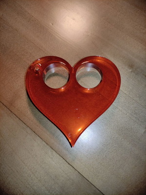 Decorative resin heart red, like new, 9 x 9cm