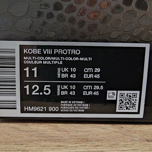 Nike Kobe 11 sneakers new, collectible with extra laces