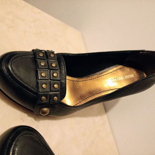Nine West leather black pumps with gold details used