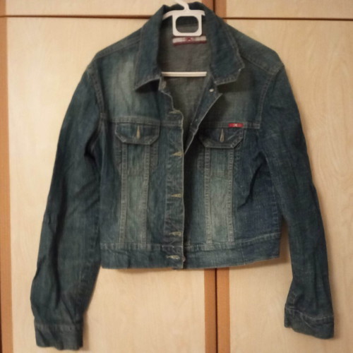 Denim jacket like new, size M, blue
