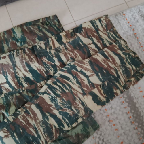 Military pants like new, pack of three, large and extra large