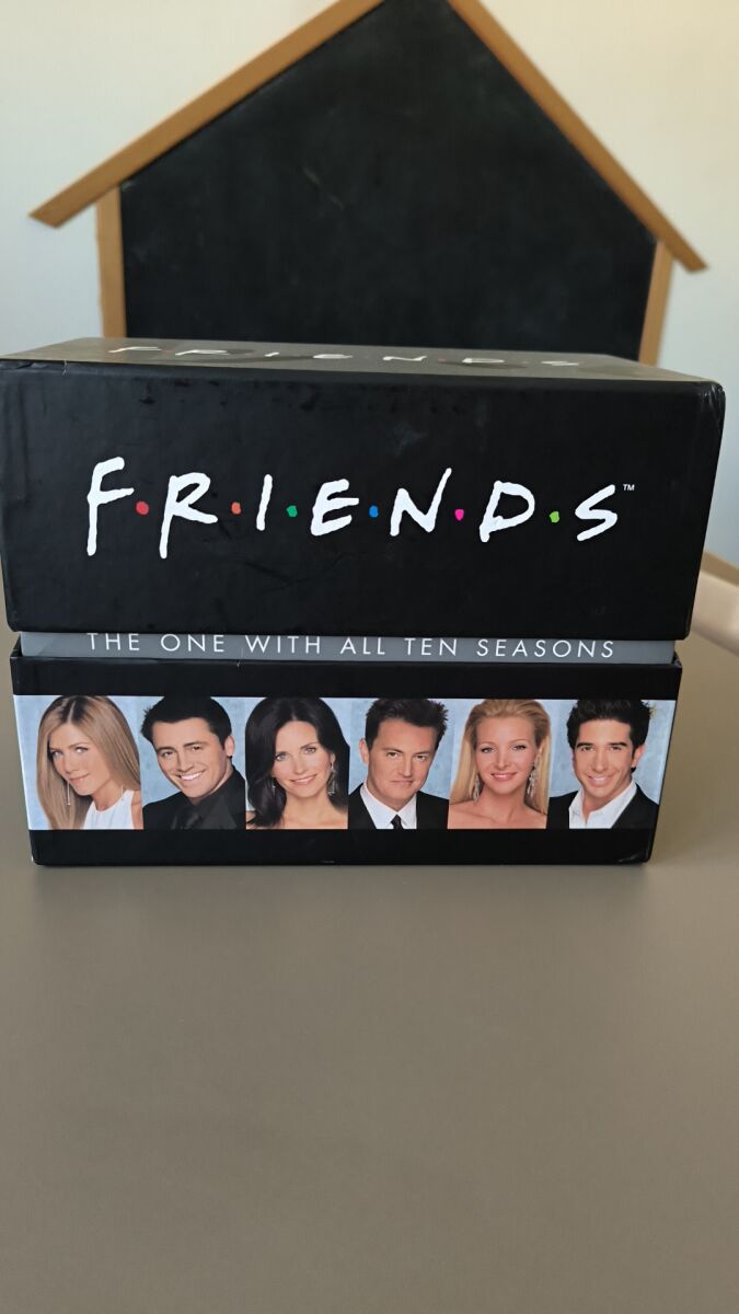 Friends DVD Box Set like new with… - € 75,00 - Vendora.cy