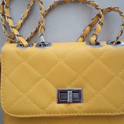 Yellow shoulder bag used in very good condition