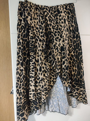Leopard wrap skirt like new, black and beige
