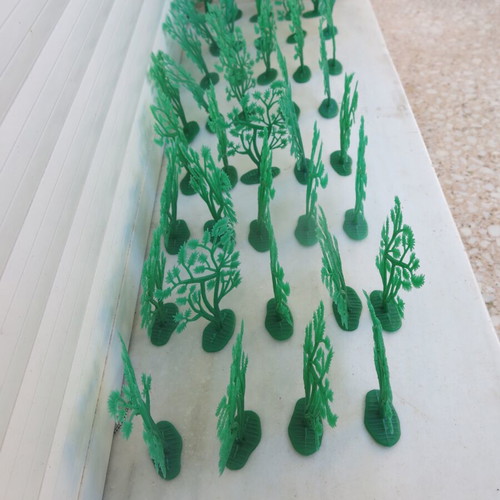 Plastic trees for diorama like new, pack of 50 pieces