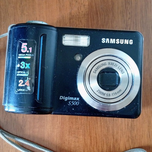 Samsung Digimax S500 5.1 MP camera used, unknown functionality
