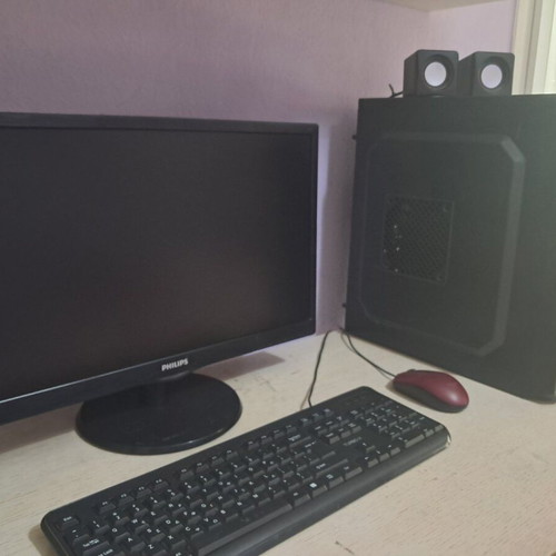 Desktop PC AMD Ryzen 3 3200G with 8GB RAM and 240GB SSD, like new