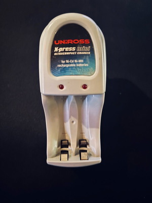 UNiROSS X-press Mini charger for AA & AAA used