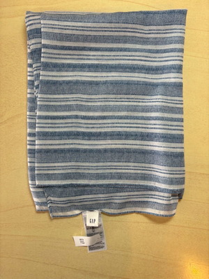GAP scarf like new