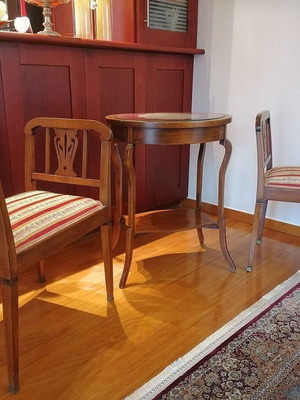 Αντίκα σετ σαλονιού με τραπέζι και δύο καρέκλες, σαν καινούργιο, vintage