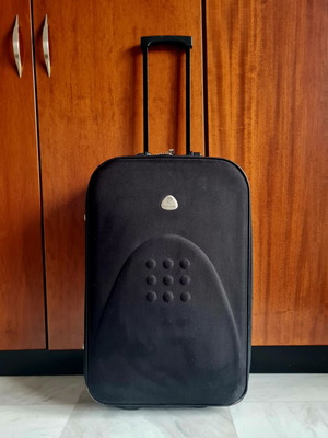 Pierre Cardin medium suitcase 24×43×66 cm like new, black, 2 wheels